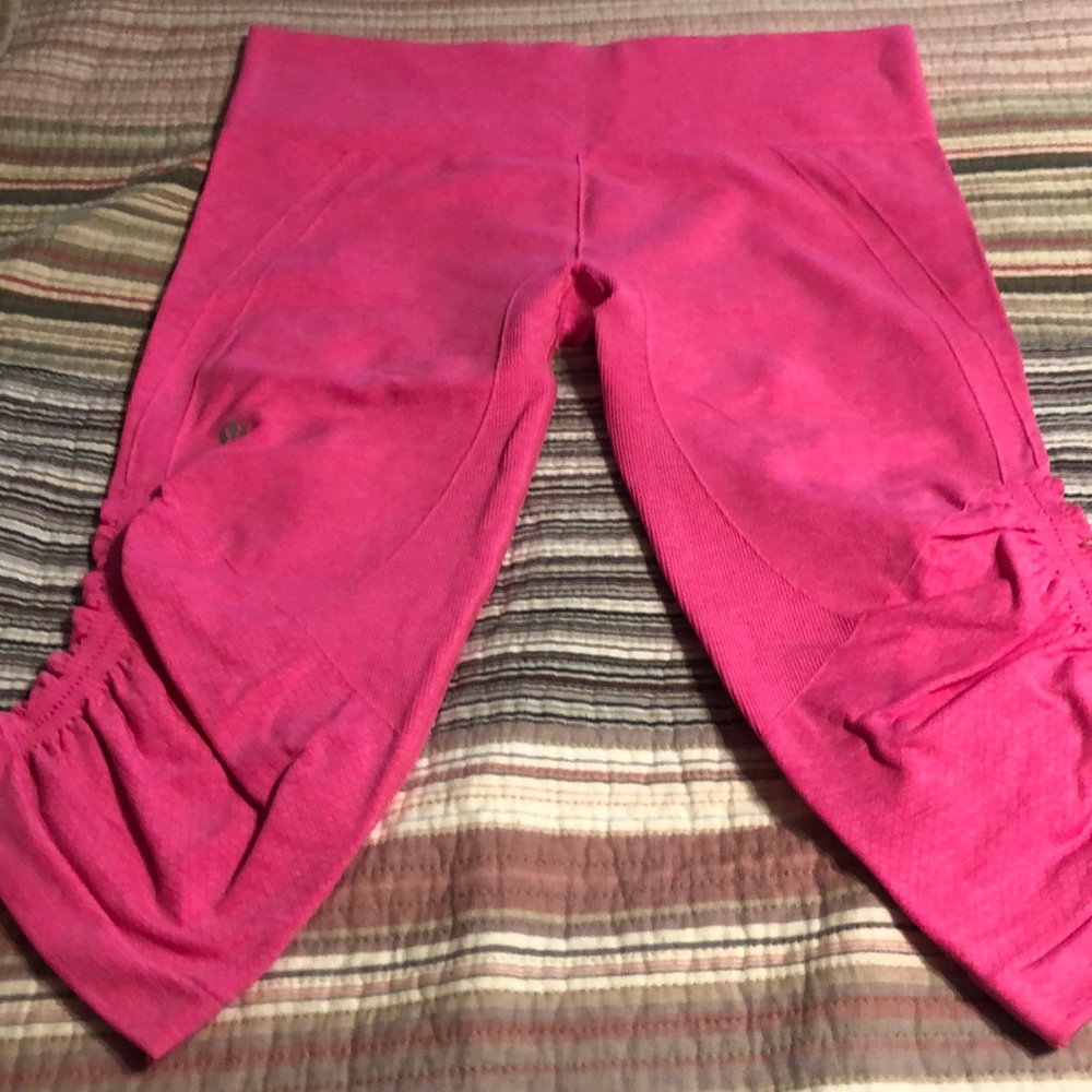 Hot pink lulu leggings   Knee length